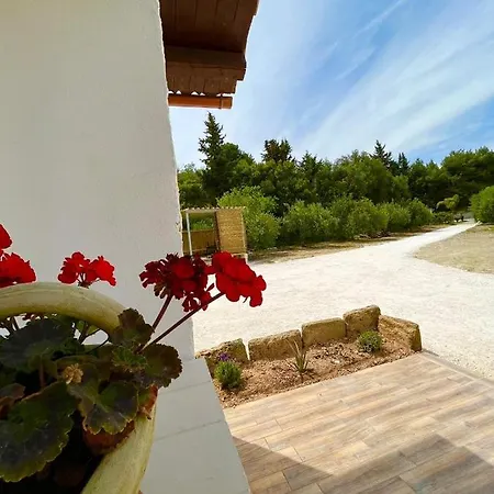 Overlooking Hill New Tipical Sicilian House In Rustic Style With Private Garden And Parking *